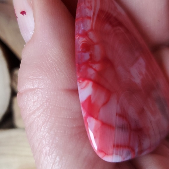 New Red White Dragon Veins Agate Shield Pendant. - Picture 6 of 7